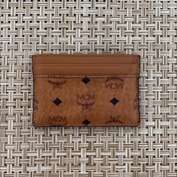 MCM Accessories - MCM
Logo leather card case